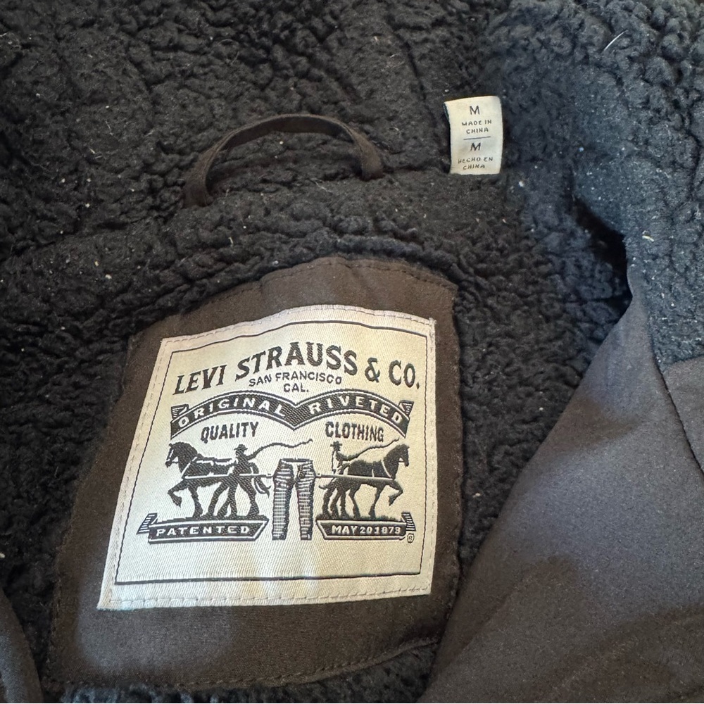 Levi's Men's Hooded Heavy Jacket Size Medium - Picture 3 of 7